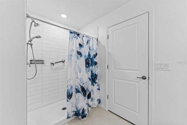 6494 BEVERLY HILLS DRIVE, Zephyrhills, FL 33541