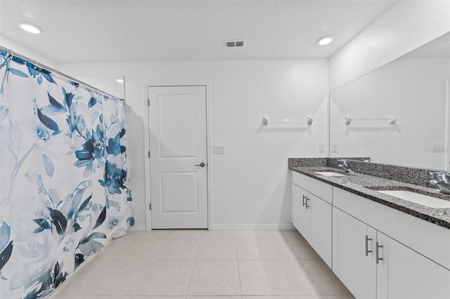 6494 BEVERLY HILLS DRIVE, Zephyrhills, FL 33541