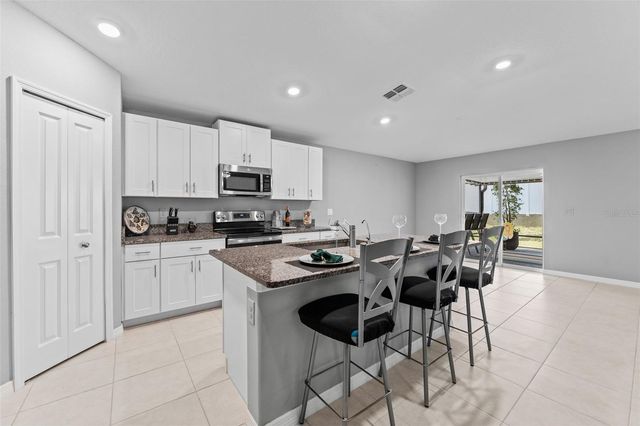 6494 BEVERLY HILLS DRIVE, Zephyrhills, FL 33541