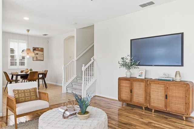 2842 Stonegate Dr, West Sacramento, CA 95691