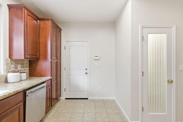 2842 Stonegate Dr, West Sacramento, CA 95691