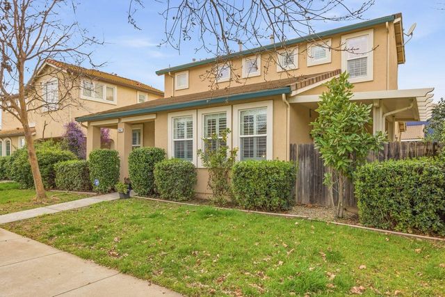 2842 Stonegate Dr, West Sacramento, CA 95691