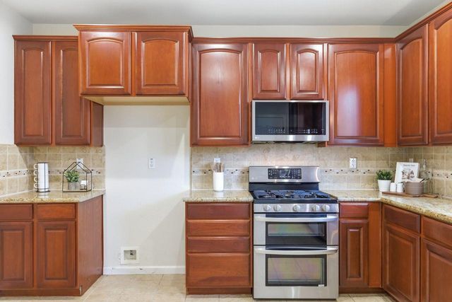 2842 Stonegate Dr, West Sacramento, CA 95691