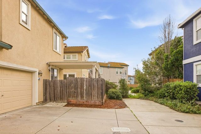 2842 Stonegate Dr, West Sacramento, CA 95691