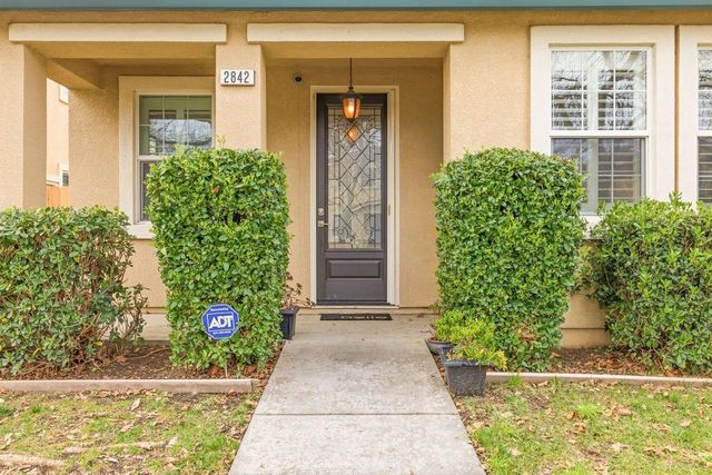 2842 Stonegate Dr, West Sacramento, CA 95691
