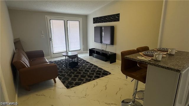 5222 TREETOPS DR, Naples, FL 34113