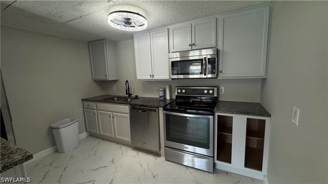 5222 TREETOPS DR, Naples, FL 34113