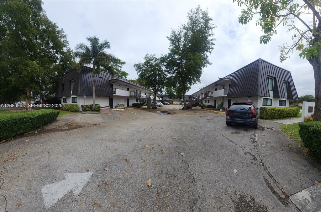 19600 SW 110th Court 112, Cutler Bay, FL 33157