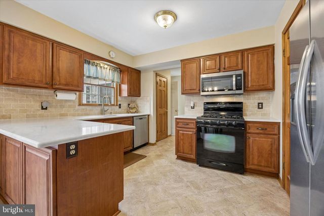 3 VALLI CT, Hamilton, NJ 08690