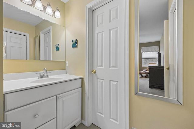 3 VALLI CT, Hamilton, NJ 08690