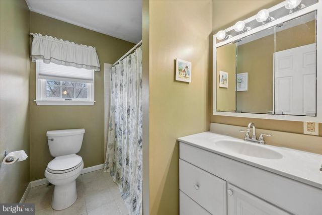 3 VALLI CT, Hamilton, NJ 08690