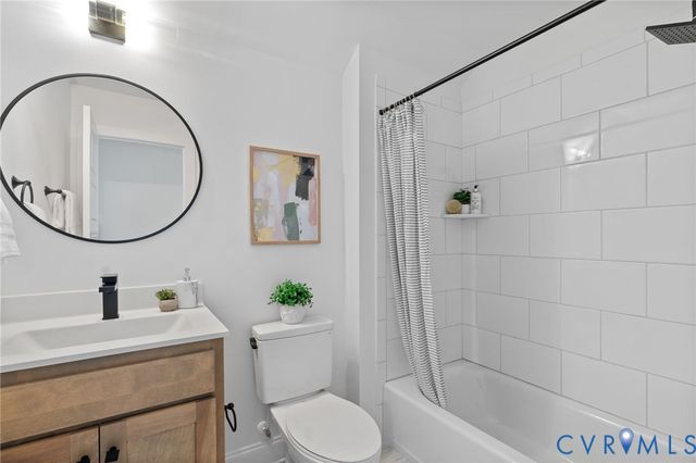 11513 Clear Bark Ln, Moseley, VA 23120