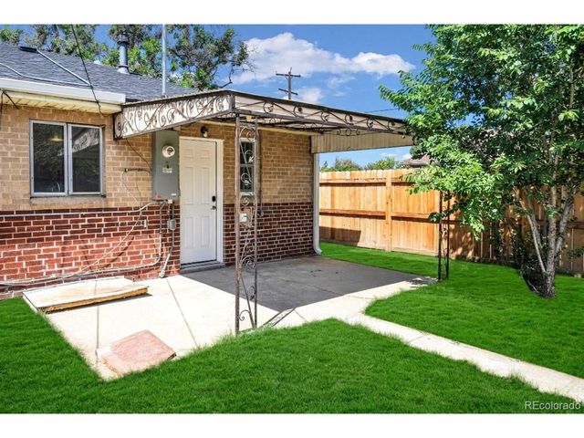 2270 Poplar St, Denver, CO 80207