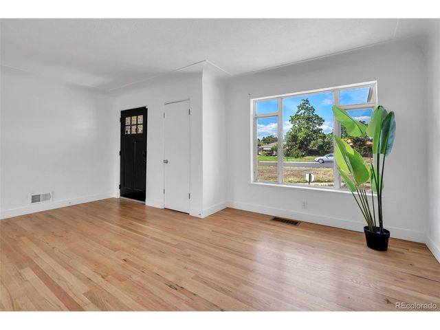 2270 Poplar St, Denver, CO 80207