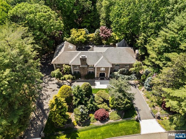 708 Ashmont Road, Franklin Lakes, NJ 07417