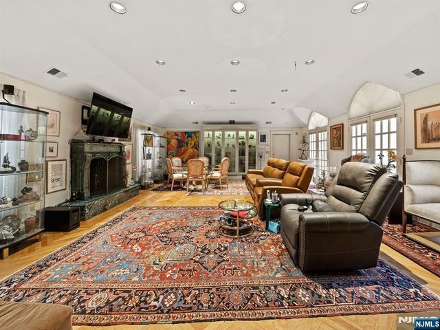 708 Ashmont Road, Franklin Lakes, NJ 07417