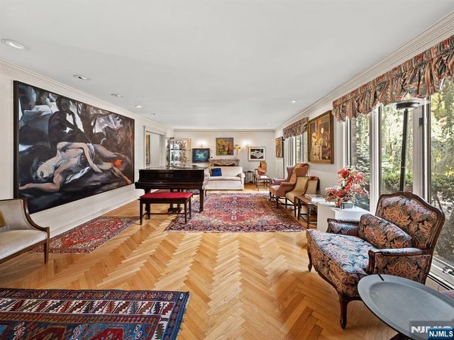 708 Ashmont Road, Franklin Lakes, NJ 07417