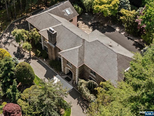 708 Ashmont Road, Franklin Lakes, NJ 07417