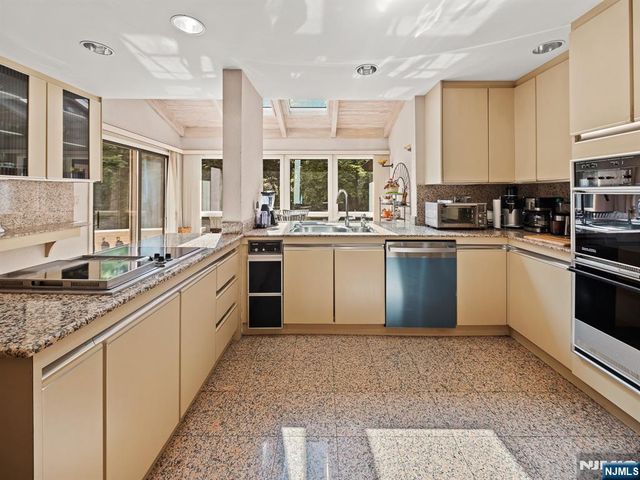 708 Ashmont Road, Franklin Lakes, NJ 07417
