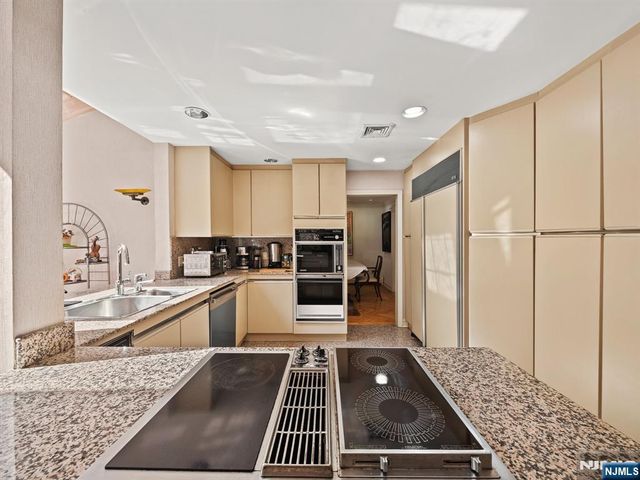 708 Ashmont Road, Franklin Lakes, NJ 07417