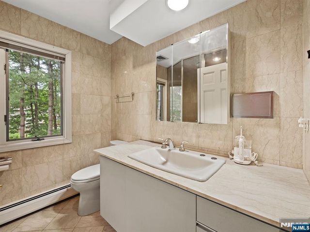 708 Ashmont Road, Franklin Lakes, NJ 07417