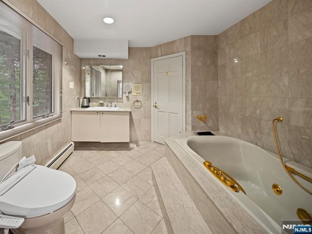 708 Ashmont Road, Franklin Lakes, NJ 07417