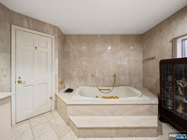 708 Ashmont Road, Franklin Lakes, NJ 07417