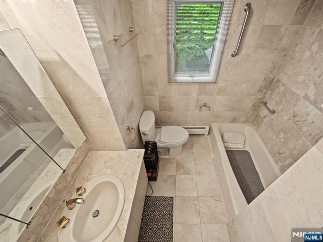 708 Ashmont Road, Franklin Lakes, NJ 07417