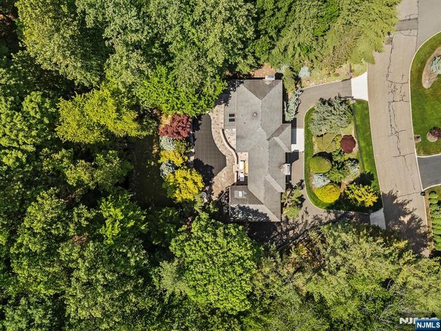 708 Ashmont Road, Franklin Lakes, NJ 07417