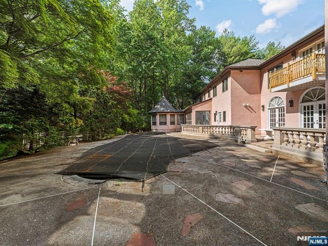 708 Ashmont Road, Franklin Lakes, NJ 07417