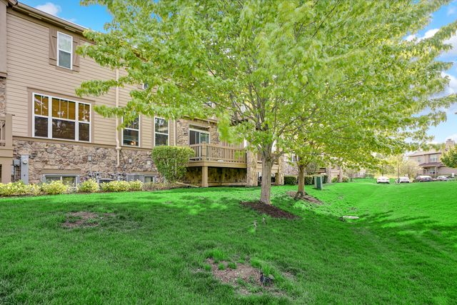 1877 CRENSHAW Circle 1877, Vernon Hills, IL 60061