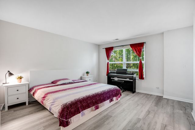 1877 CRENSHAW Circle 1877, Vernon Hills, IL 60061