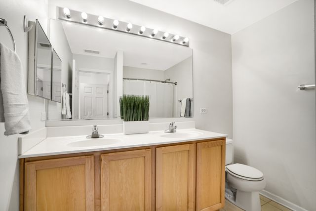 1877 CRENSHAW Circle 1877, Vernon Hills, IL 60061