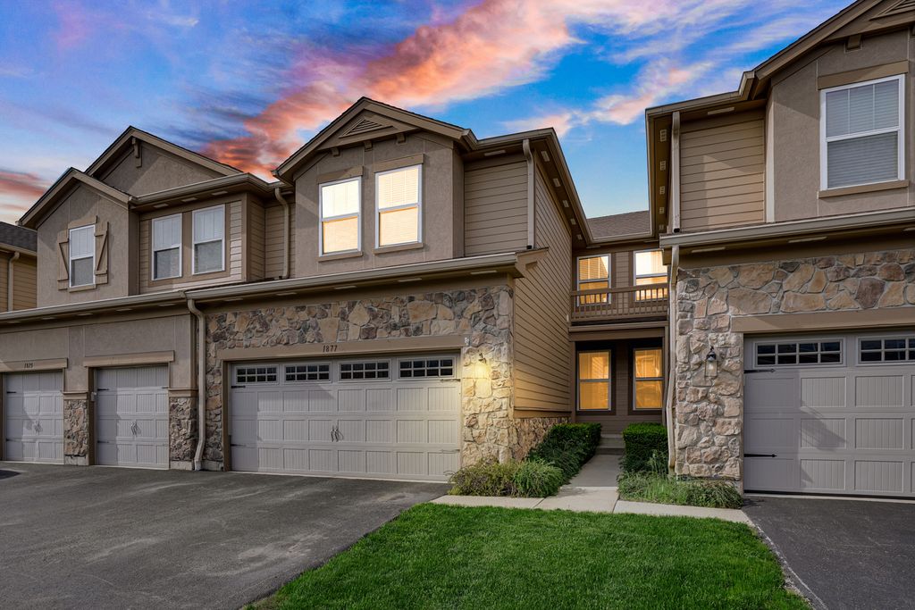 1877 CRENSHAW Circle 1877, Vernon Hills, IL 60061