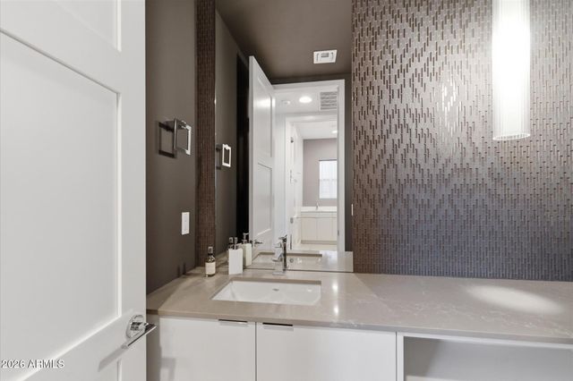 10929 E NORTH Lane, Scottsdale, AZ 85259