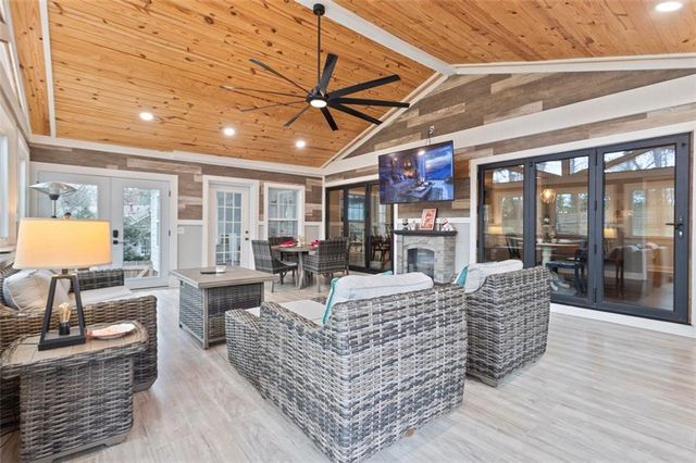 505 WYNCOURTNEY NE Drive, Atlanta, GA 30328