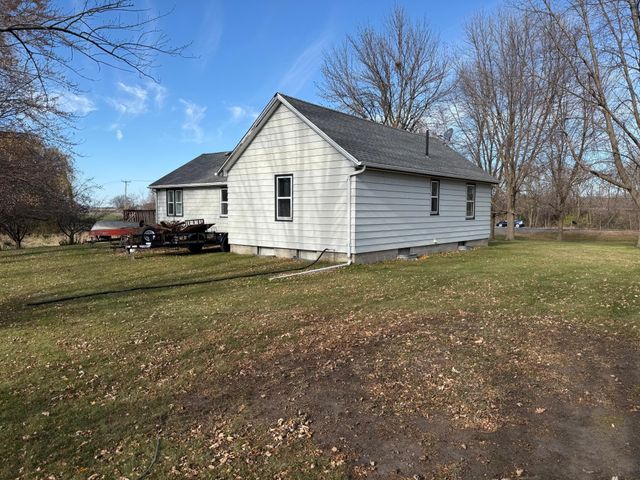 909 Pacific Avenue, Waverly, MN 55390