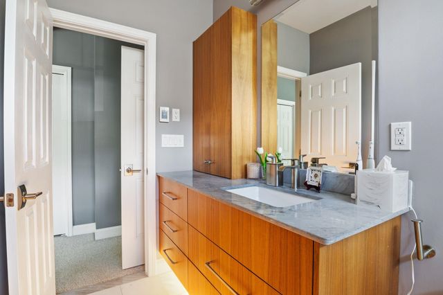 43 Cornwall St Apt E, Portsmouth, NH 03801