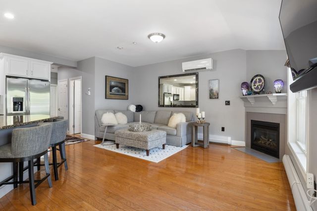 43 Cornwall St Apt E, Portsmouth, NH 03801
