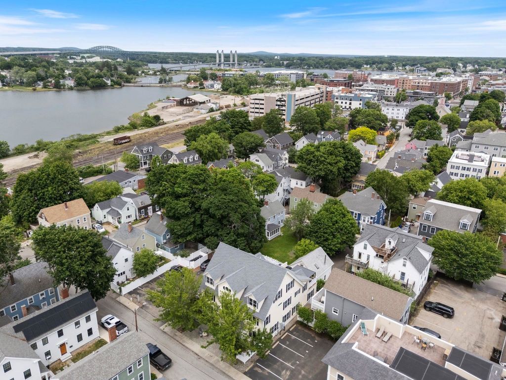 43 Cornwall St Apt E, Portsmouth, NH 03801