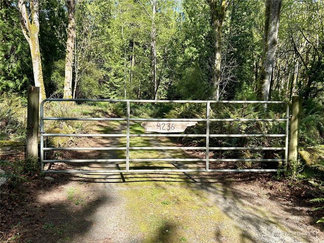 4236 Goatsbeard Lane, Clinton, WA 98236