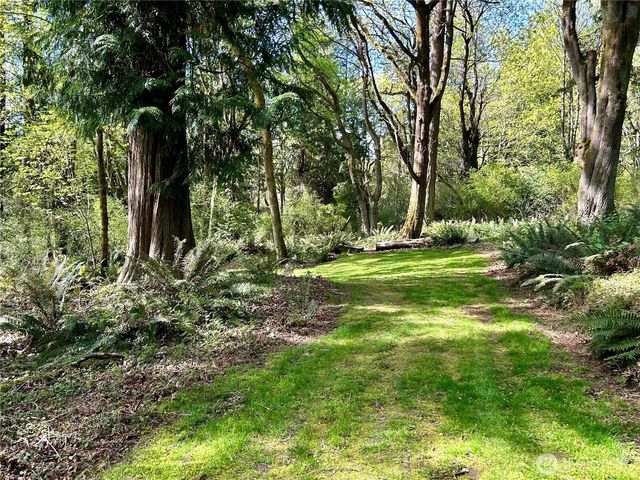 4236 Goatsbeard Lane, Clinton, WA 98236