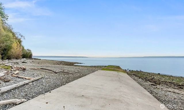 4236 Goatsbeard Lane, Clinton, WA 98236