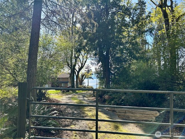 4236 Goatsbeard Lane, Clinton, WA 98236