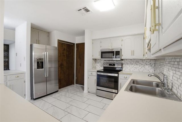 4703 W Quail Hollow Drive, Lake Charles, LA 70605