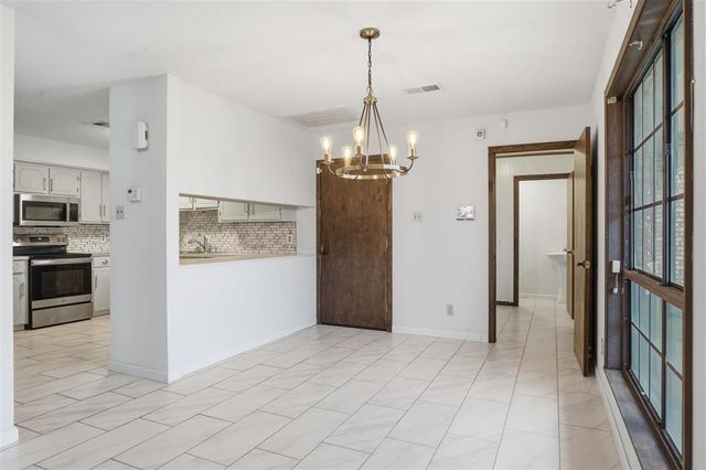 4703 W Quail Hollow Drive, Lake Charles, LA 70605