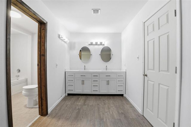 4703 W Quail Hollow Drive, Lake Charles, LA 70605