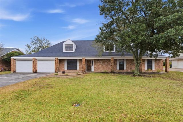 4703 W Quail Hollow Drive, Lake Charles, LA 70605