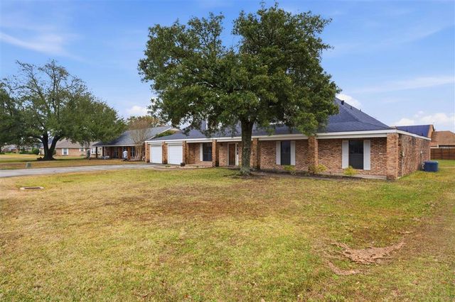 4703 W Quail Hollow Drive, Lake Charles, LA 70605