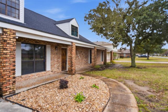 4703 W Quail Hollow Drive, Lake Charles, LA 70605